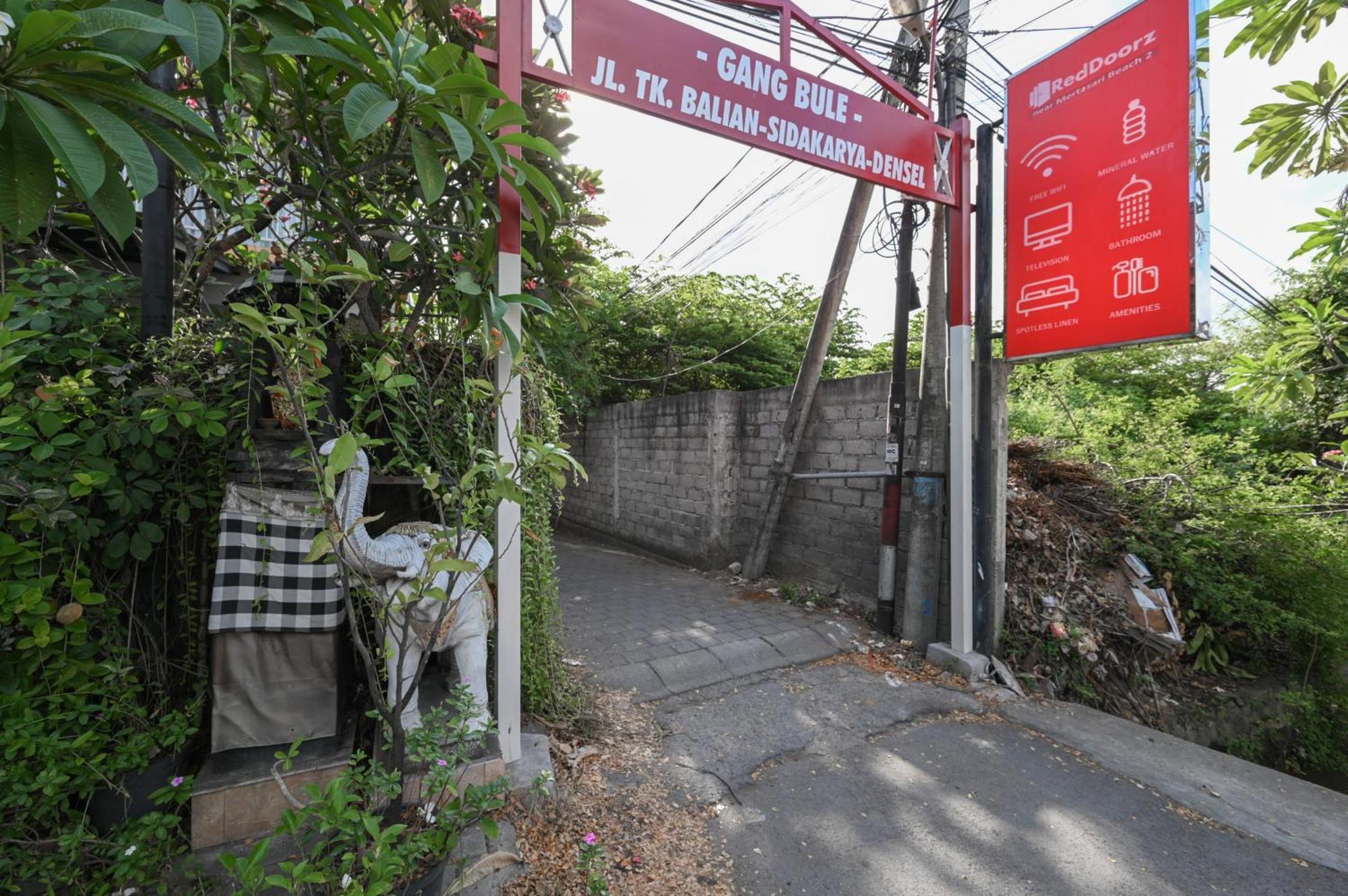 Reddoorz Near Mertasari Beach 2 Pesanggaran Ngoại thất bức ảnh