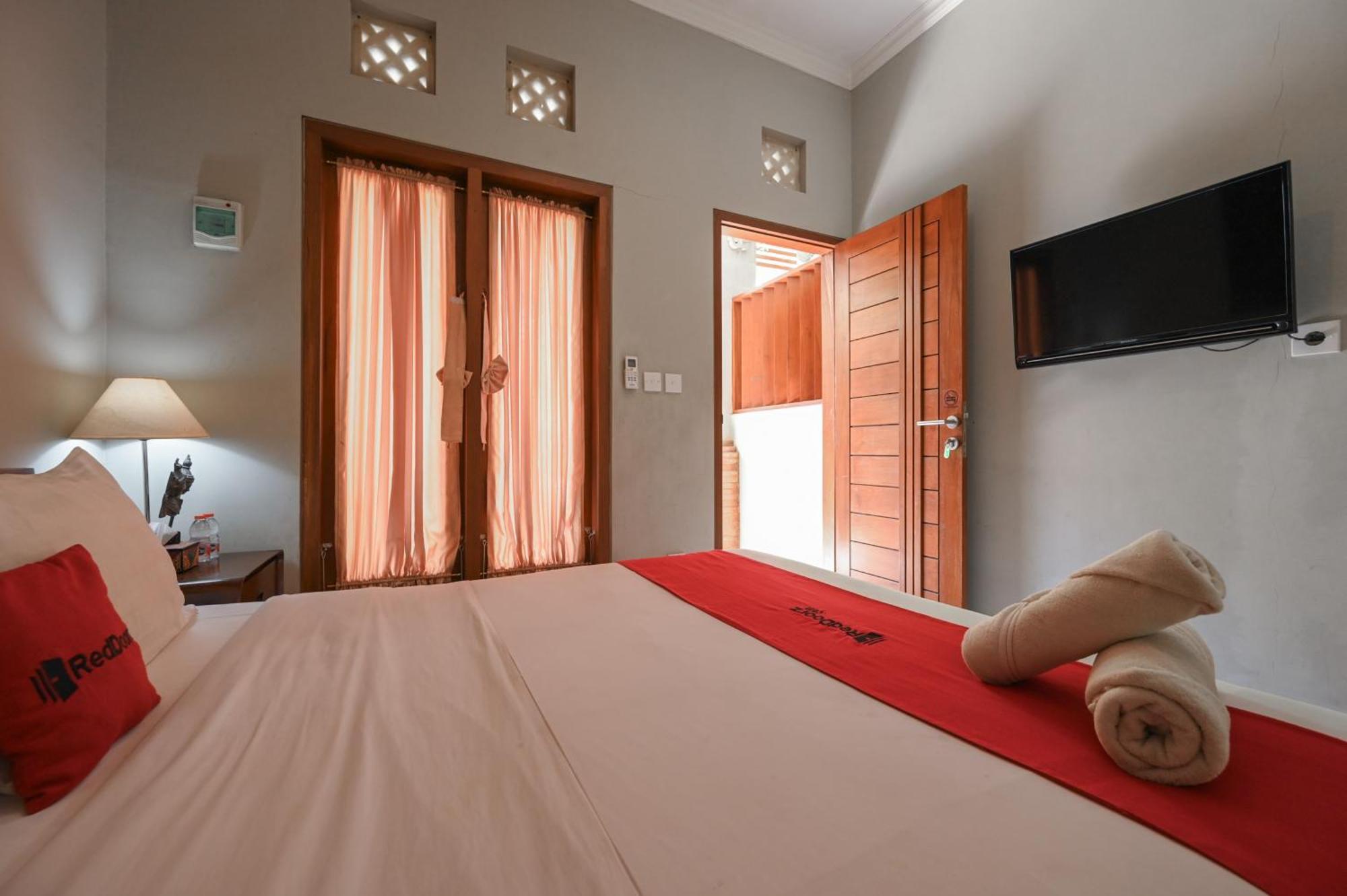 Reddoorz Near Mertasari Beach 2 Pesanggaran Ngoại thất bức ảnh
